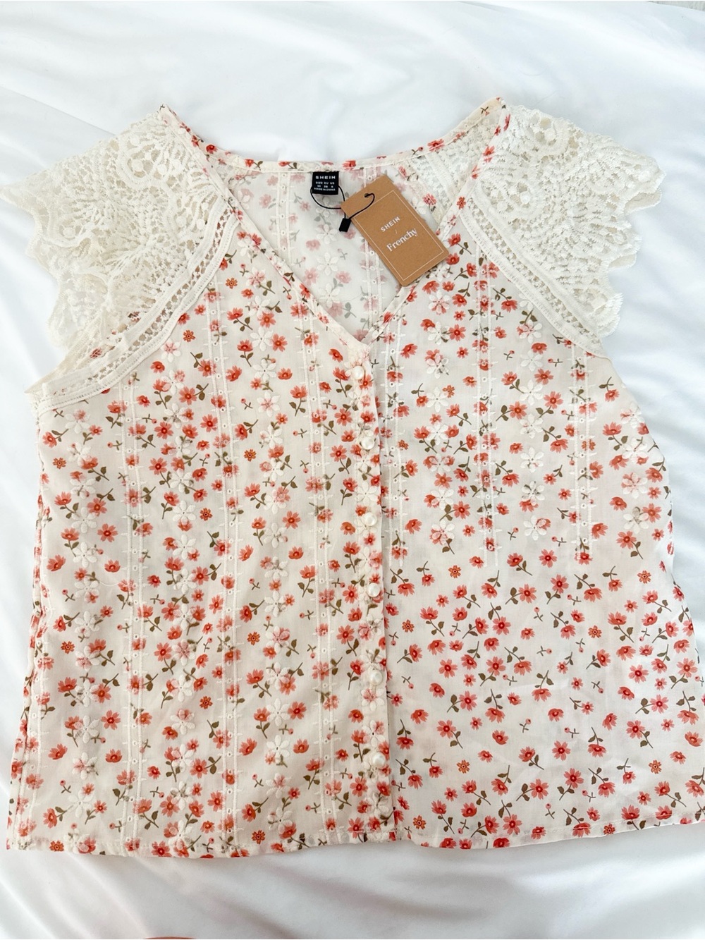 SHEIN Frenchy Cream Floral Lace Cap-Sleeve Blouse